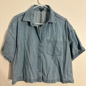 NWT Express cropped denim button down. Sz L.
